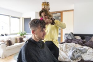 Fryzura męska Fringe - jak ją stylizować